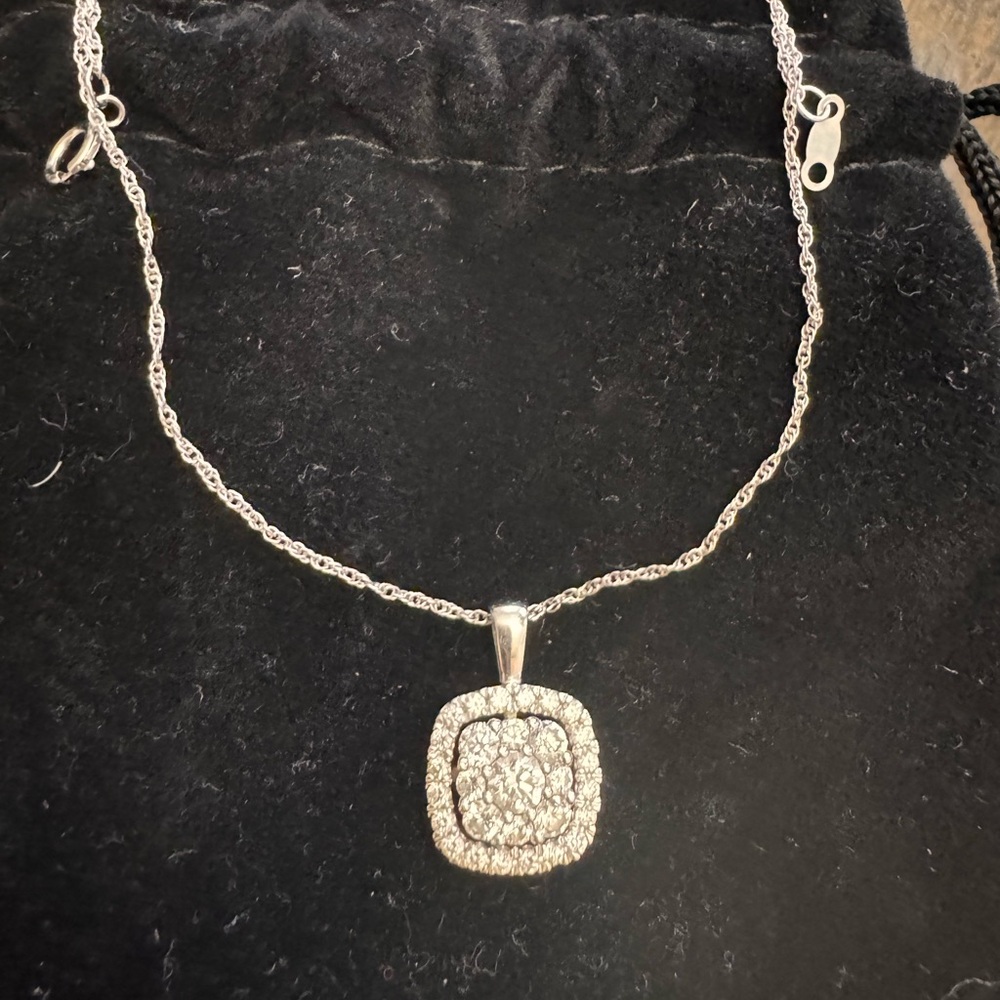 Elegant Silver Pendant Necklace